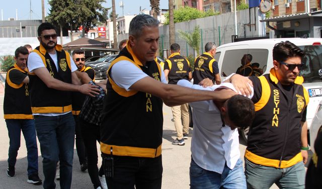Okulun bitişiğinde kumarhaneye çevrilen iş yerine operasyonda 5 tutuklama