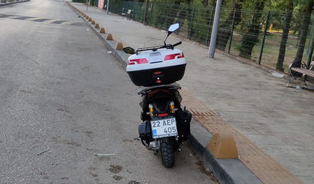 Sokak köpeklerinin saldırdığı motosiklet sürücüsü düşerek yaralandı
