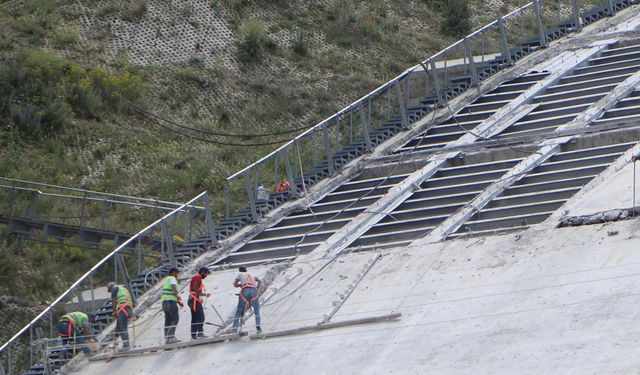 Türkiye'nin tek kayakla atlama kulelerinin pistleri ahşapla kaplanacak
