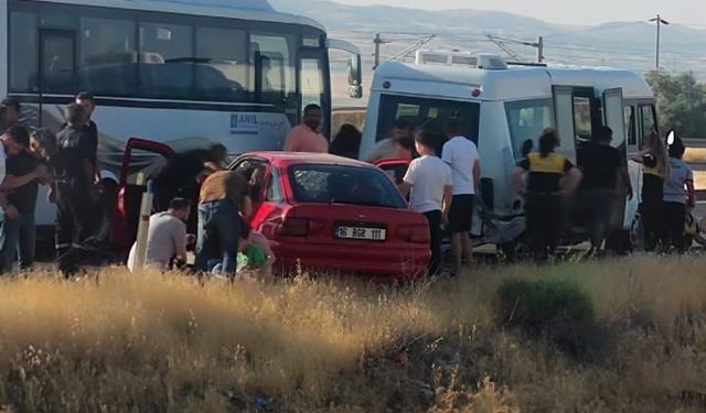 Ankara’da otomobil, minibüse arkadan çarptı: 1 ölü