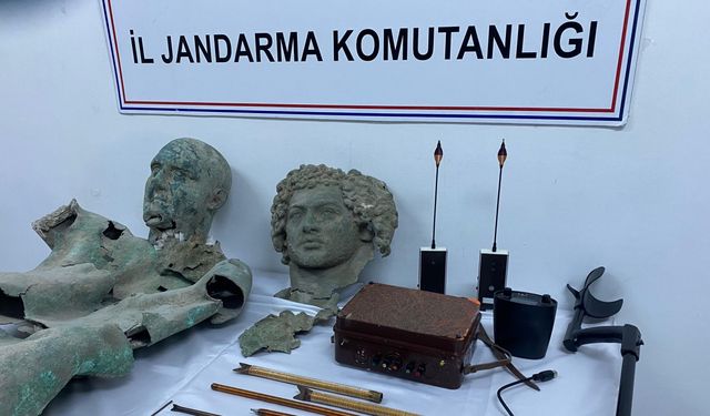 Bayburt’ta 156 adet tarihi eser ele geçirildi; operasyon anı kamerada