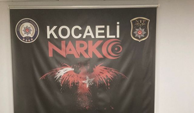 Kamyonetin kasasında 9 kilo kokain ele geçirildi