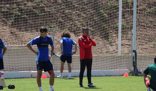 Murat Şahin: Kadromuzu korur, o isteği ve arzuyu gösterirsek ligin favorilerinden oluruz