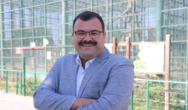 Sıcaktan bunalan maymunlara, meyve kokteylli serinlik