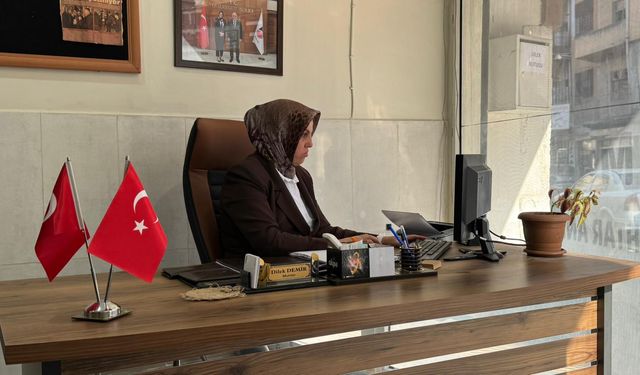 41 kızı erken yaşta evlilikten kurtarıp mücadelesiyle belgesele konu olan ‘Muhtar Ana', üniversiteli oldu