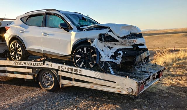 Diyarbakır'da iki otomobil kafa kafaya çarpıştı: 6 yaralı