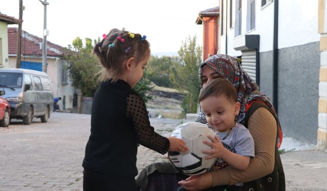 17 günlükken kuvözden düşen Süleyman bebeğe serebral palsi teşhisi konuldu, ailesi şikayetçi oldu