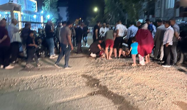 Arkasından yaklaştığı husumetlisini bıçaklayarak öldürdü; cinayet kamerada