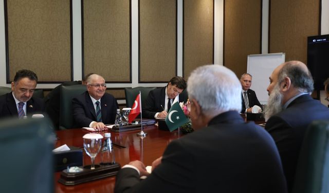 Bakan Güler, Pakistan Ticaret Bakanı Khan ile görüştü