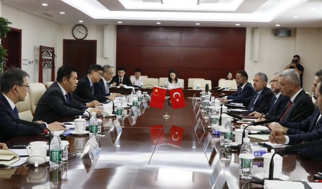 Bakan Memişoğlu, Çin Ulusal Sağlık Komisyonu Başkanı Haichao ile bir araya geldi