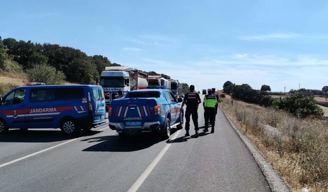 Balıkesir'de amonyum nitrat yüklü tanker devrildi; patlama riskine karşı yol kapatıldı
