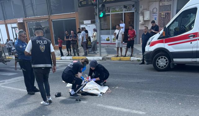 Çöp kamyonunun çarptığı yaya öldü; kaza kamerada