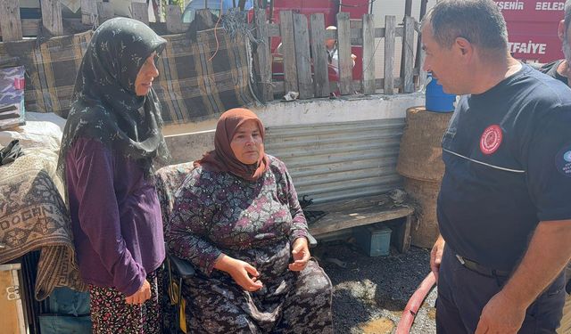 Çöp yakıldığını sandı, evinin yandığını görünce panikle itfaiyeyi aradı