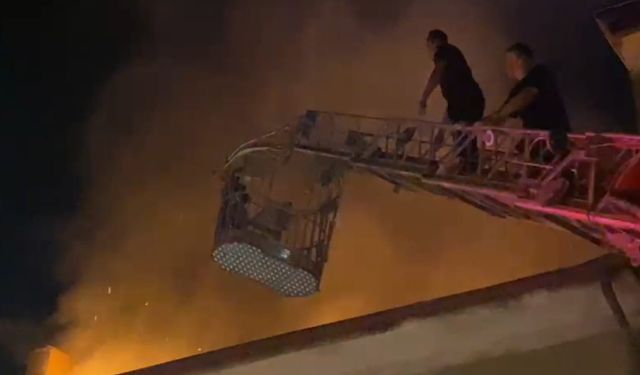 Kırıkkale'de 3 katlı apartmandaki yangın söndürüldü