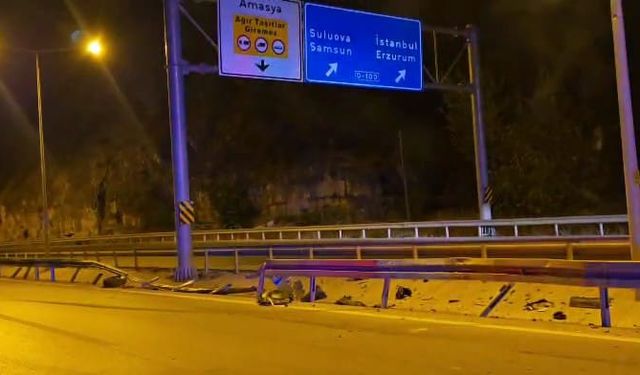 Otomobil bariyere çarptı: 1 ölü, 3 yaralı