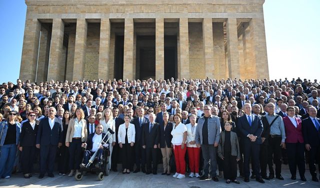 Özgür Özel, Anıtkabir'i ziyaret etti