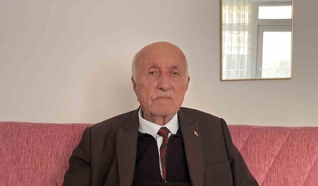 85 yaşındaki Mustafa Hoca, Öğretmenler Günü’nü ilk günkü heyecanla bekliyor
