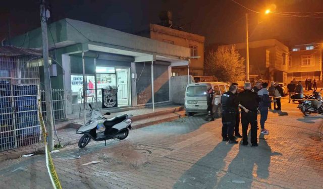 Adana’da erkek kuaföründe silahlı kavga: 7 yaralı