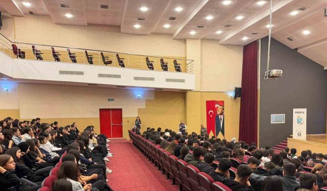 Adana’da öğrencilere dijital güvenlik eğitimi verildi