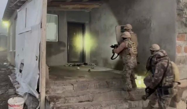 Ağrı’da KOM Şube’den nokta operasyon: Uzun namlulu silahlar ele geçirildi