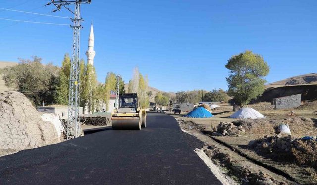 Ağrı’da köy yolları güçleniyor