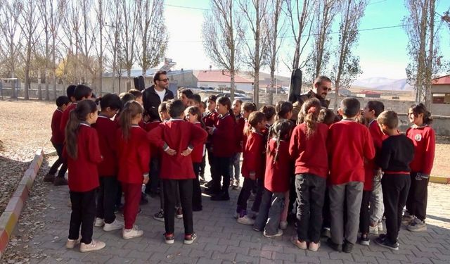 Ağrı’da öğretmenler kırsal bölgelerde öğrencileri müzikle buluşturuyor