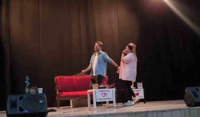 Ağrı’da "Ruh öküzüm" tiyatro oyunu sahnelendi