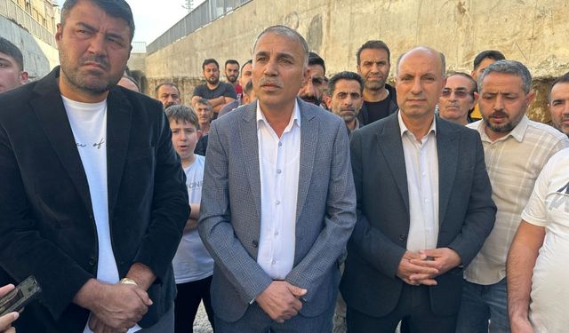 Alt geçit bitmeyince "bitme" noktasına gelen esnaf isyan etti