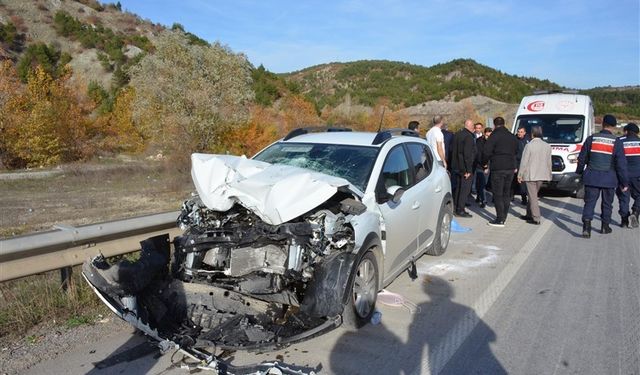 Amasya’da otomobil ile kamyon çarpıştı: 3 yaralı