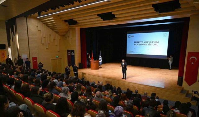 Anadolu Üniversitesi ev sahipliğinde düzenlenen Ufest Gençlik Festivali Bakan Yardımcısı Boyraz’ın sunumuyla sona erdi
