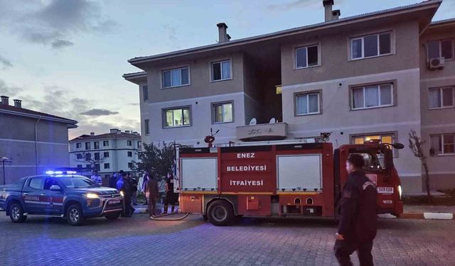 Apartmanda komşusunu öldürdükten intihar etti