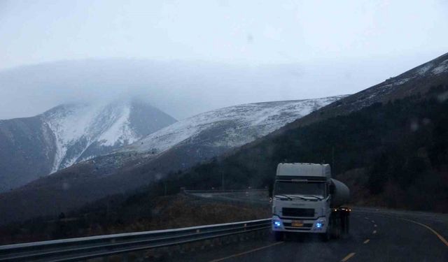 Ardahan’ın yüksek kesimleri beyaza büründü