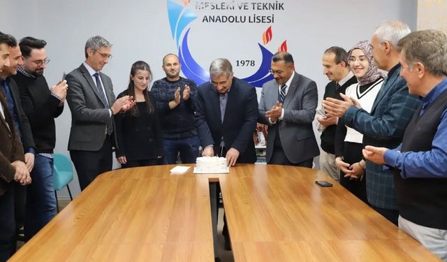 Bayburt’ta emekliye ayrılan müdüre veda programı