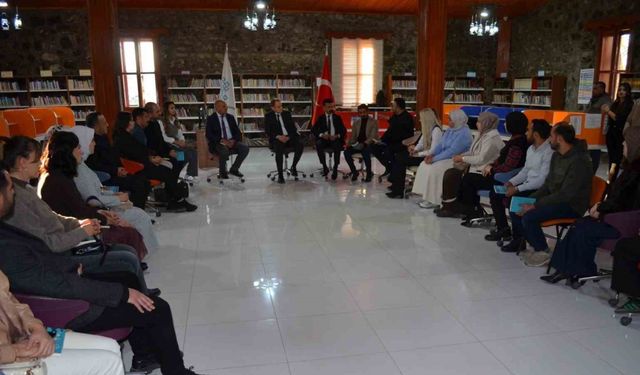 Bulanık Kaymakamı Koşansu, kütüphane buluşmalarında öğretmenlerle özel söyleşi gerçekleştirdi