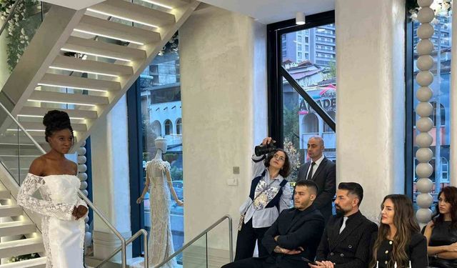 Bursa’da muhteşem gelinlik defilesi: 26 koleksiyon 15 mankenle podyuma taştı