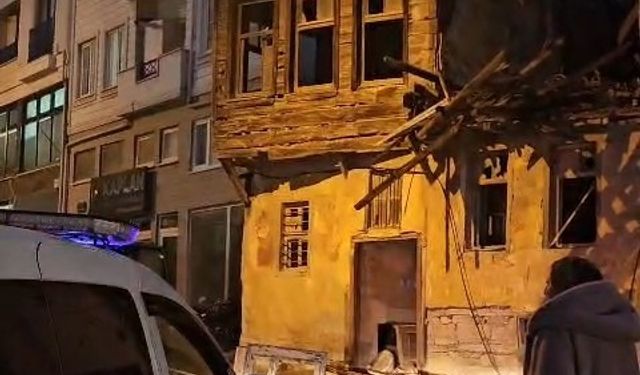 Çanakkale’de boş bina yağış nedeniyle kısmen çöktü