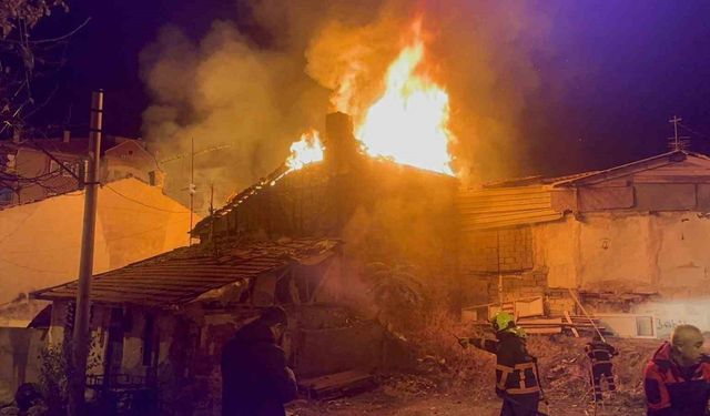 Çankırı’da ev yangını: İki ev alevlere teslim oldu