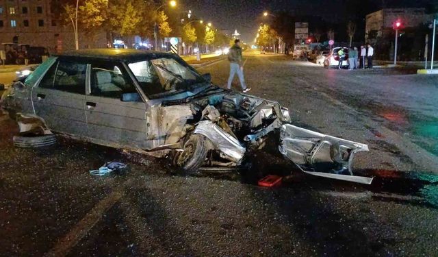 Çorum’da otomobil ile tır çarpıştı: 1 yaralı