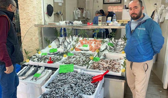 Düzce’de balık fiyatları düşerken, vatandaşlar balığa yöneliyor