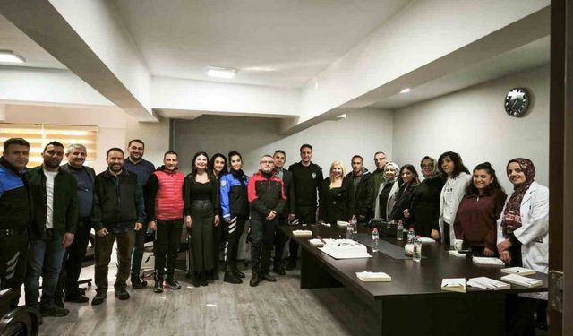 Erzincan polisinden öğretmenlere ’Öğretmenler Günü’ sürprizi