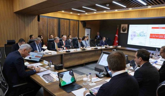 Erzincan’da sağlık yöneticileri toplantısı: "Sağlıklı Türkiye Yüzyılı Vizyonu masaya yatırıldı"