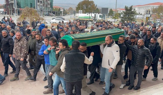 Erzincan’da silahla vurularak hayatını kaybeden baba ve oğul son yolculuklarına uğurlandı