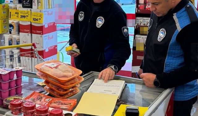 Ezine’de tarihi geçmiş ve etiketsiz ürün satan 2 markete 596 milyon TL ceza