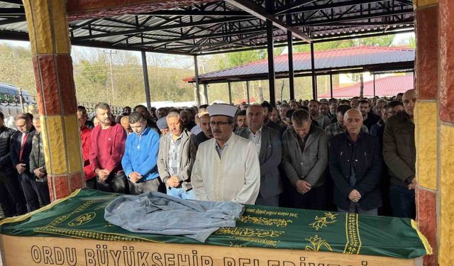 Hayatını kaybeden 6’ncı sınıf öğrencisi toprağa verildi: Ağabeyi de 6 yaşında kalp krizinden vefat etmiş