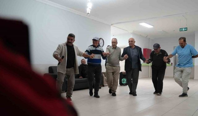 Hem kaynaştılar hem eğlendiler: Huzurevi sakinleri Bayburt’ta keyifli bir gün geçirdi