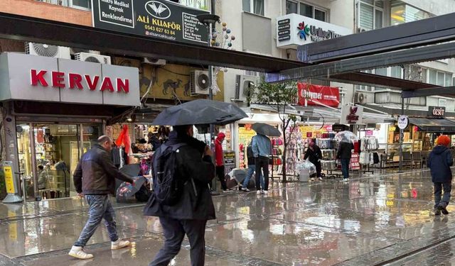 İzmir’de sağanak etkili oluyor