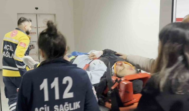 Kamyonet traktöre arkadan çarptı: 1 yaralı