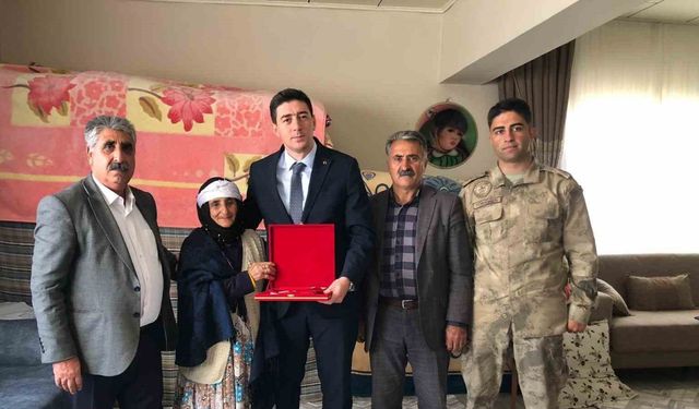 Kaymakam Erdoğan’dan şehit ailesine ziyaret