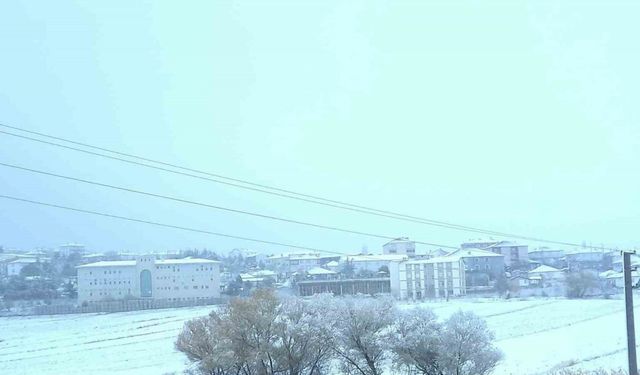 Kırşehir’de yüksek kesimler beyaza büründü