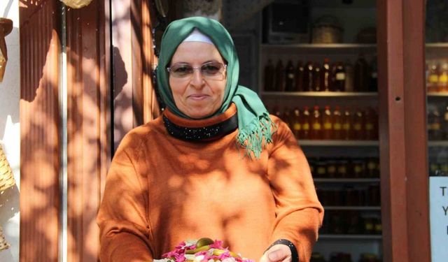 Kış mevsiminin vazgeçilmezi turşu tezgahları süslemeye başladı